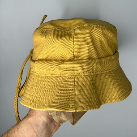 JACQUEMUS
Beige Le Raphia 'Le Bob Gadjo'
Bucket Hat
Size 58cm - Picture 2 of 6